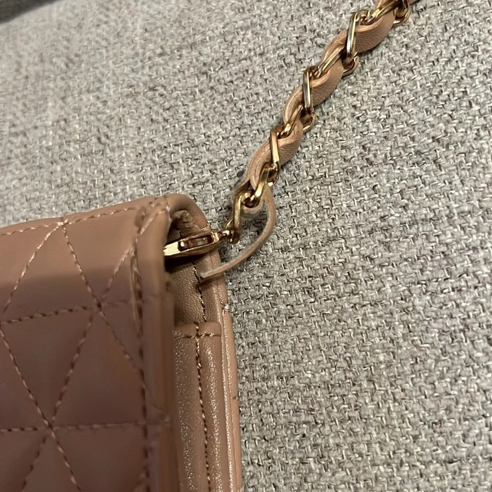 BEBE Los Angeles Women's Chain Crossbody Beige/Pink small Bag